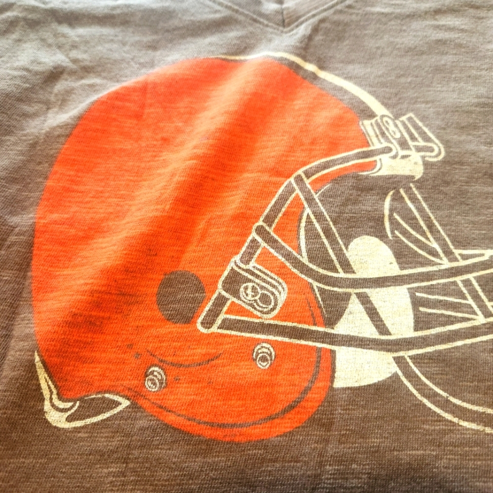 Women's 47 Clevland Browns V-Neck T-Shirt Size Small